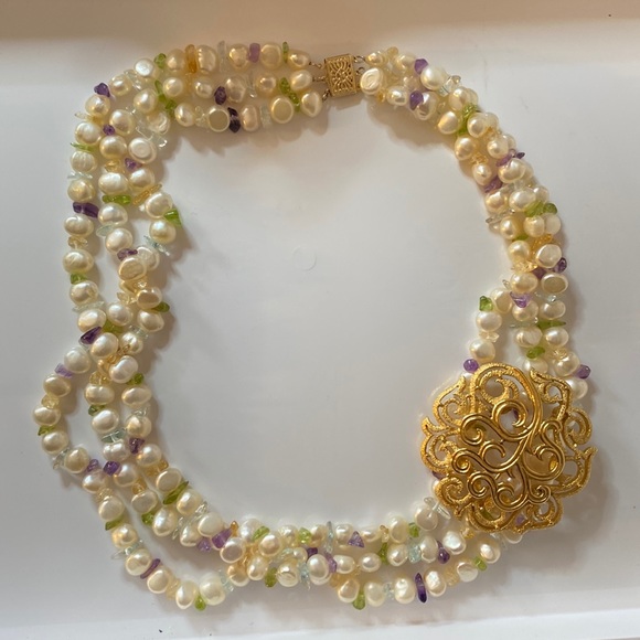 Vintage Crown Trifari Gold Etruscan Scroll Medallion Mid Century Brooch - Picture 12 of 12